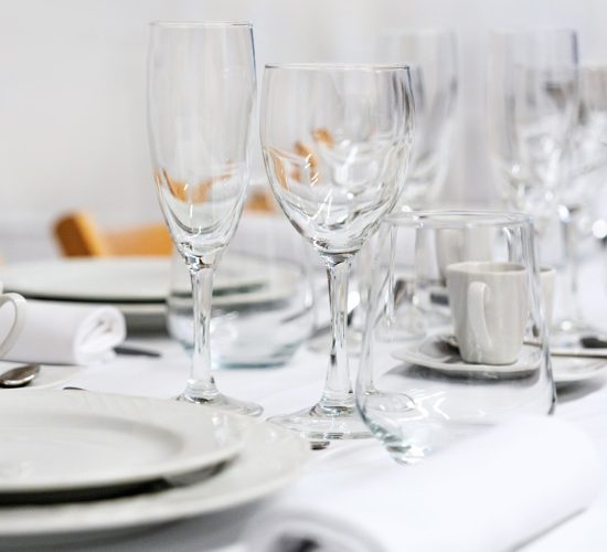 Alquiler de material para eventos y celebraciones como vajillas, cristalería, mantelería, cubertería, carpas, mobiliario y foodtruck. 
Rent Events es una empresa de CET Grapats y damos oportunidades de trabajo a personas con necesidades especiales. Grapats es un proyecto de economía social dirigido por Caritas d’Urgell en la Seu d’Urgell.