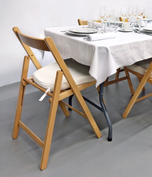 Alquiler de material para eventos y celebraciones como vajillas, cristalería, mantelería, cubertería, carpas, mobiliario y foodtruck. 
Rent Events es una empresa de CET Grapats y damos oportunidades de trabajo a personas con necesidades especiales. Grapats es un proyecto de economía social dirigido por Caritas d’Urgell en la Seu d’Urgell.