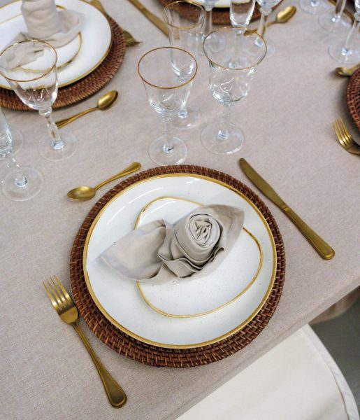 Alquiler de material para eventos y celebraciones como vajillas, cristalería, mantelería, cubertería, carpas, mobiliario y foodtruck. 
Rent Events es una empresa de CET Grapats y damos oportunidades de trabajo a personas con necesidades especiales. Grapats es un proyecto de economía social dirigido por Caritas d’Urgell en la Seu d’Urgell.